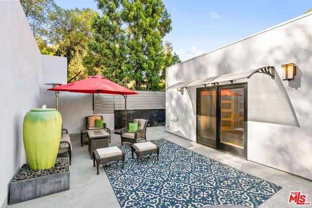 1655 N Beverly Glen Boulevard, Los Angeles, CA 90077