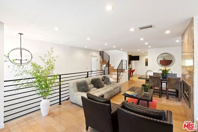 1655 N Beverly Glen Boulevard, Los Angeles, CA 90077