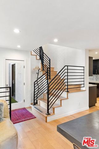 1655 N Beverly Glen Boulevard, Los Angeles, CA 90077