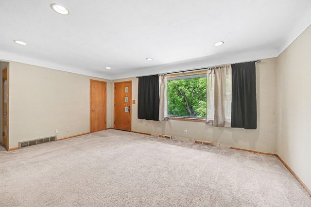1450 Fremont Avenue, Saint Paul, MN 55106