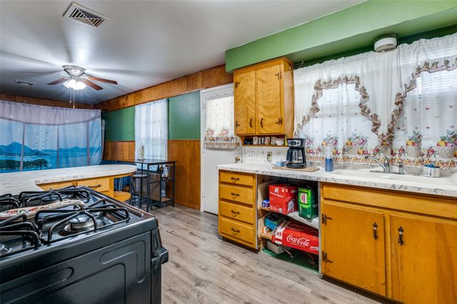 6209 Woodbine Drive, Fort Worth, TX 76112