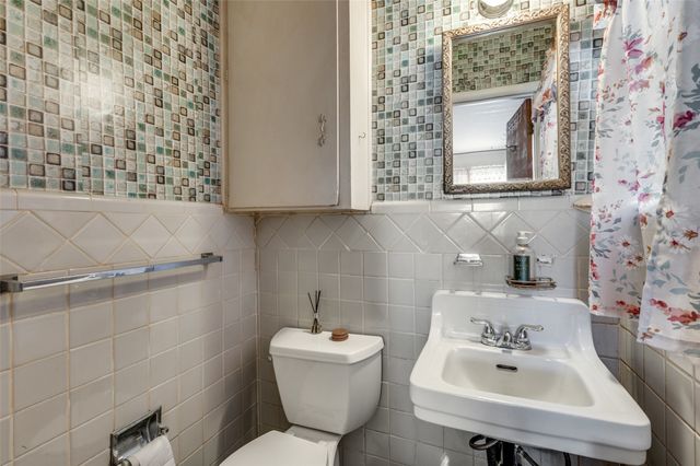 6209 Woodbine Drive, Fort Worth, TX 76112