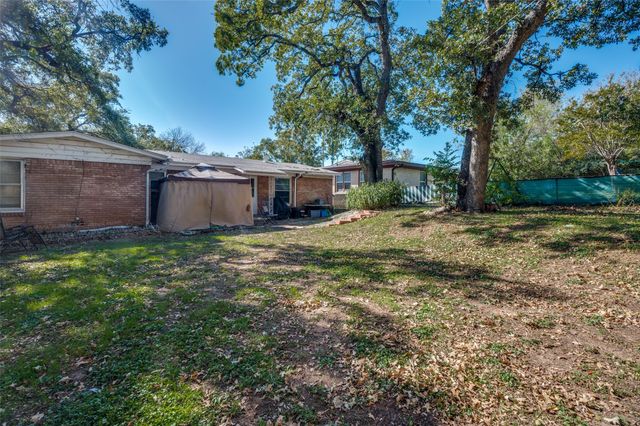 6209 Woodbine Drive, Fort Worth, TX 76112