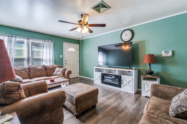 6209 Woodbine Drive, Fort Worth, TX 76112