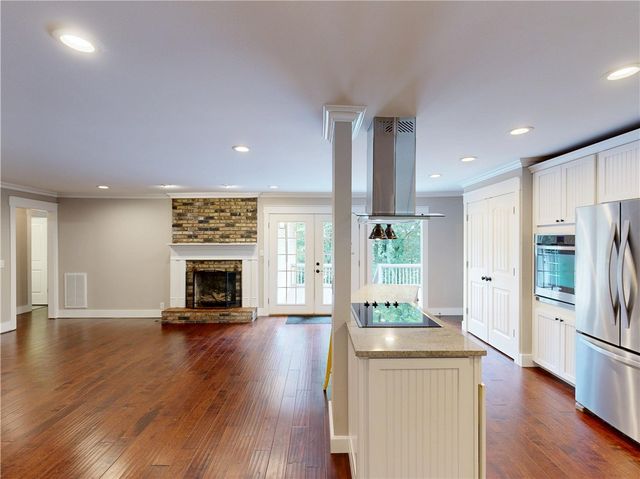 1801 N Applebury Place, Fayetteville, AR 72701