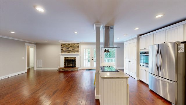 1801 N Applebury Place, Fayetteville, AR 72701