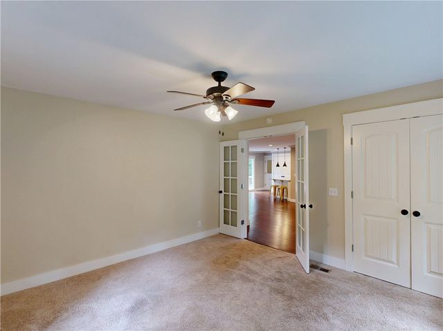 1801 N Applebury Place, Fayetteville, AR 72701
