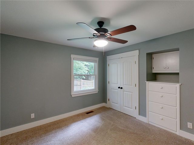 1801 N Applebury Place, Fayetteville, AR 72701