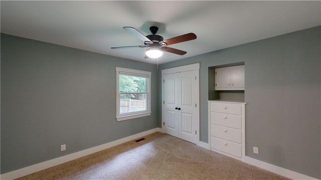 1801 N Applebury Place, Fayetteville, AR 72701