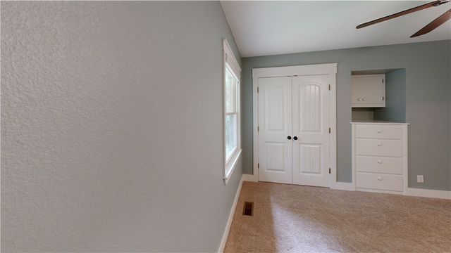 1801 N Applebury Place, Fayetteville, AR 72701