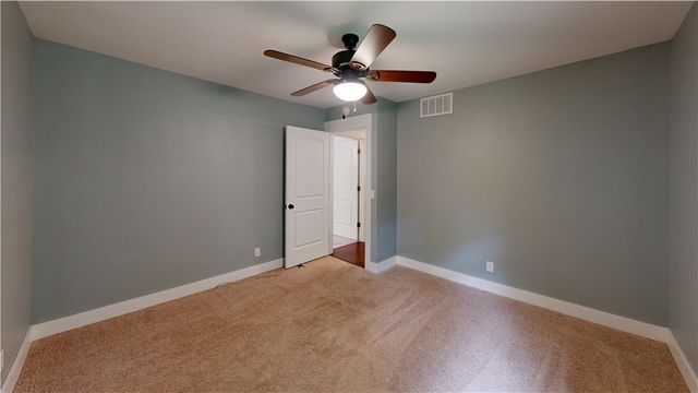 1801 N Applebury Place, Fayetteville, AR 72701