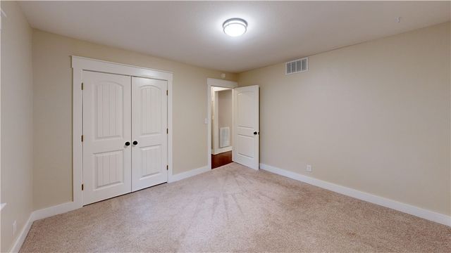 1801 N Applebury Place, Fayetteville, AR 72701