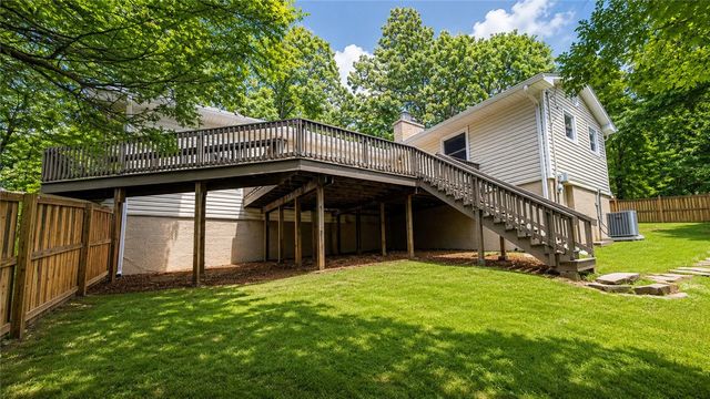 1801 N Applebury Place, Fayetteville, AR 72701