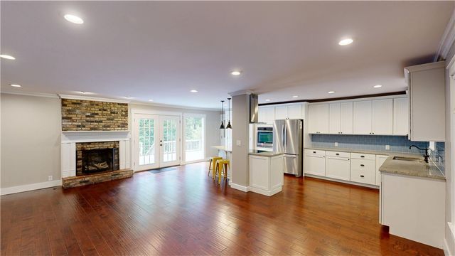 1801 N Applebury Place, Fayetteville, AR 72701