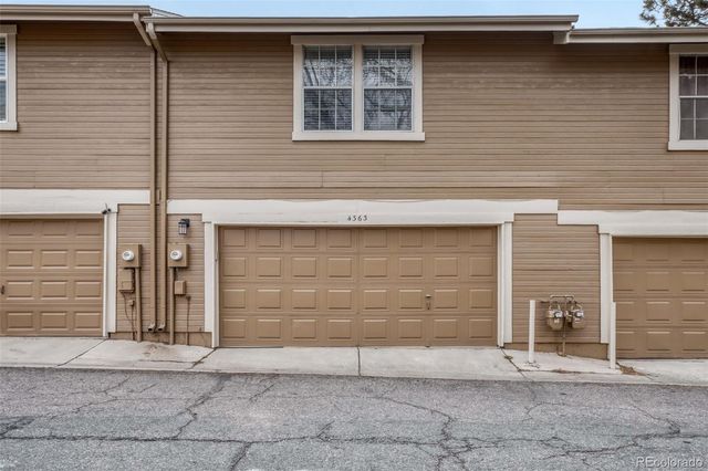 4363 S Blackhawk Way, Aurora, CO 80015