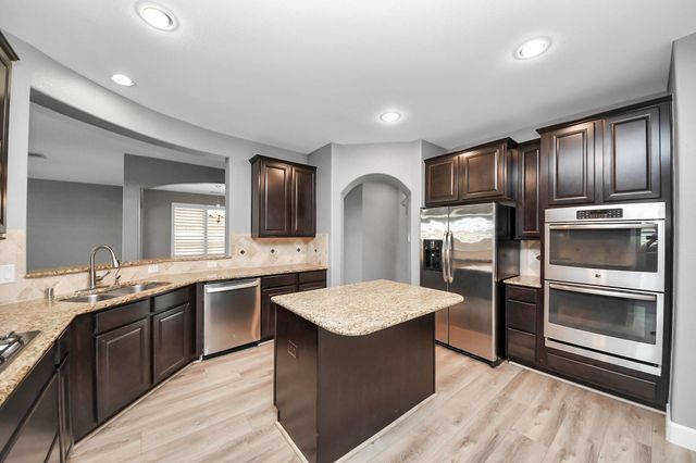 31 Glade Park Drive, Missouri City, TX 77459