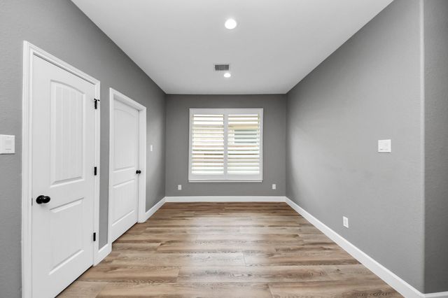 31 Glade Park Drive, Missouri City, TX 77459