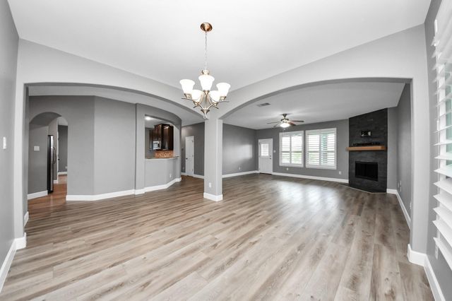 31 Glade Park Drive, Missouri City, TX 77459