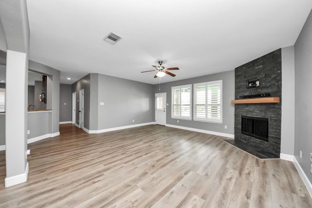 31 Glade Park Drive, Missouri City, TX 77459