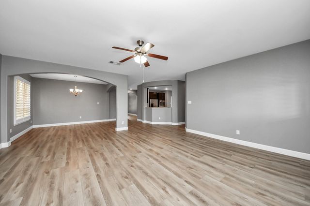 31 Glade Park Drive, Missouri City, TX 77459