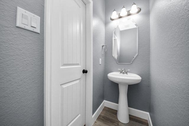 31 Glade Park Drive, Missouri City, TX 77459