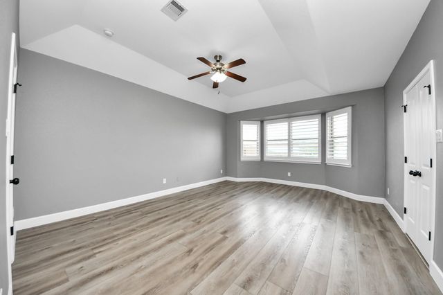 31 Glade Park Drive, Missouri City, TX 77459