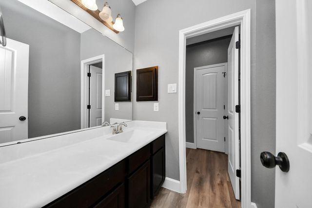 31 Glade Park Drive, Missouri City, TX 77459