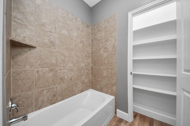 31 Glade Park Drive, Missouri City, TX 77459