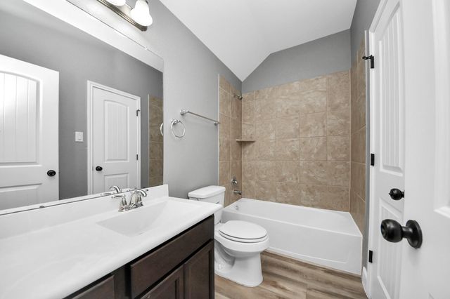 31 Glade Park Drive, Missouri City, TX 77459