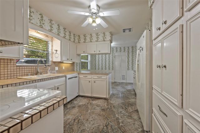 2105 Willow Dell Drive, Seabrook, TX 77586