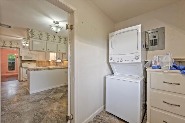 2105 Willow Dell Drive, Seabrook, TX 77586
