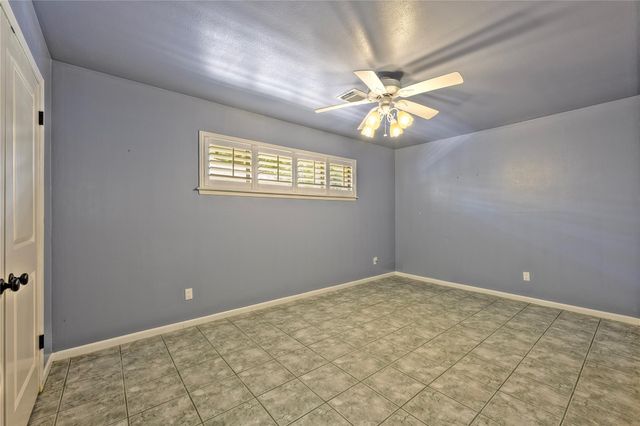 2105 Willow Dell Drive, Seabrook, TX 77586