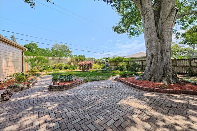 2105 Willow Dell Drive, Seabrook, TX 77586