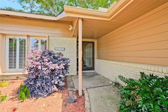 2105 Willow Dell Drive, Seabrook, TX 77586