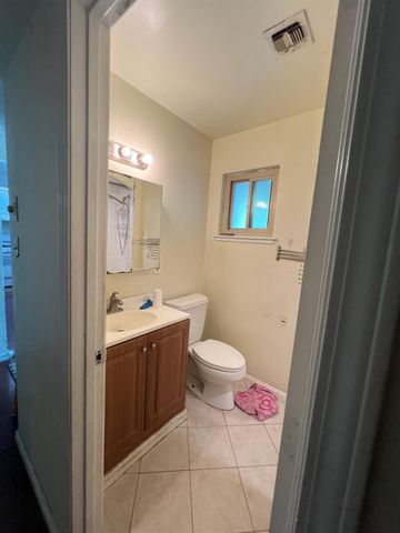 7016 Peck Dr, Sacramento, CA 95828