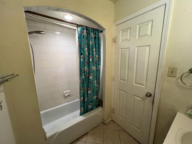 7016 Peck Dr, Sacramento, CA 95828