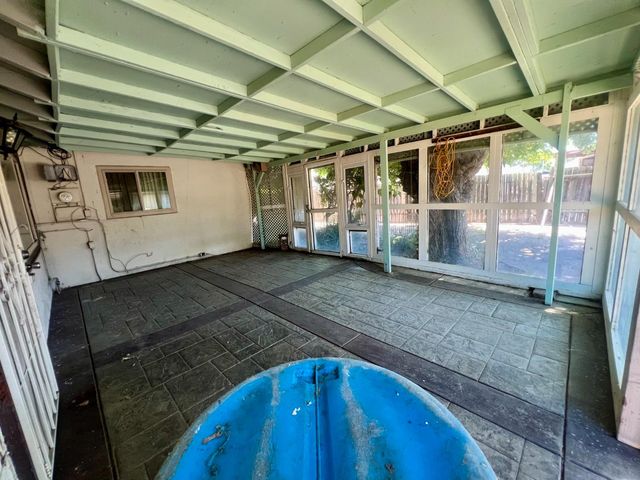 7016 Peck Dr, Sacramento, CA 95828