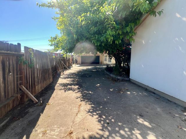 7016 Peck Dr, Sacramento, CA 95828