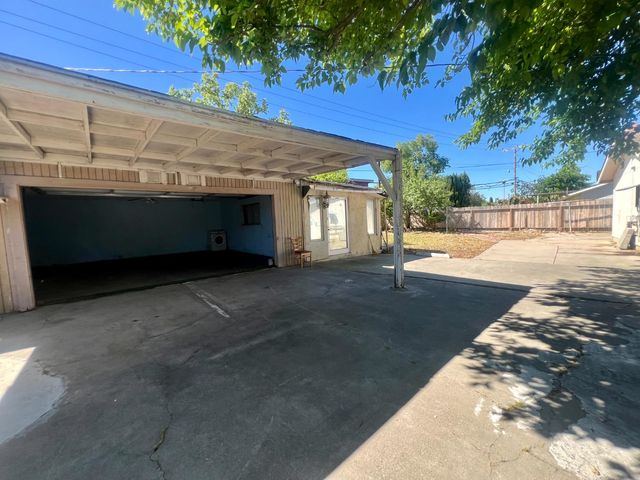 7016 Peck Dr, Sacramento, CA 95828