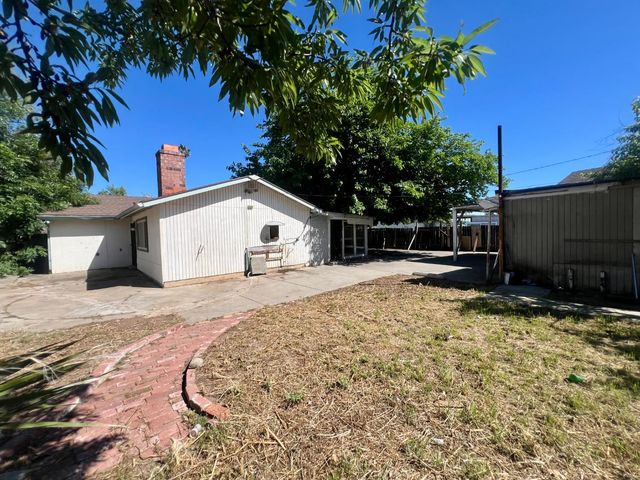 7016 Peck Dr, Sacramento, CA 95828