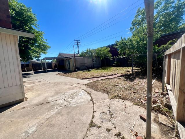 7016 Peck Dr, Sacramento, CA 95828