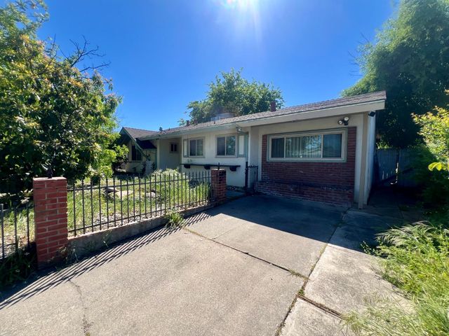 7016 Peck Dr, Sacramento, CA 95828