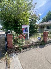 7016 Peck Dr, Sacramento, CA 95828
