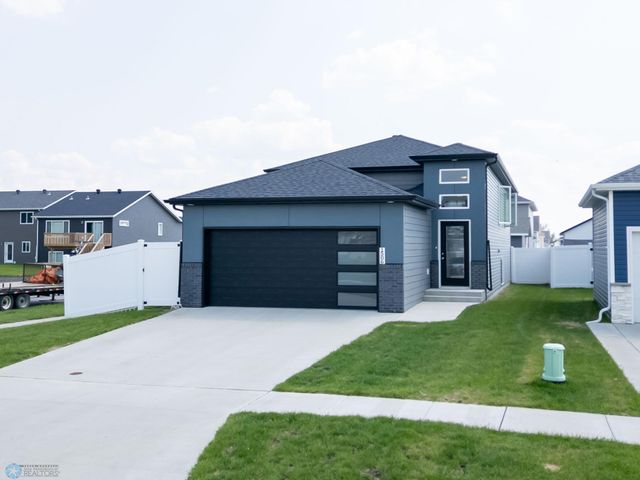 1506 67th Avenue S, Fargo, ND 58104