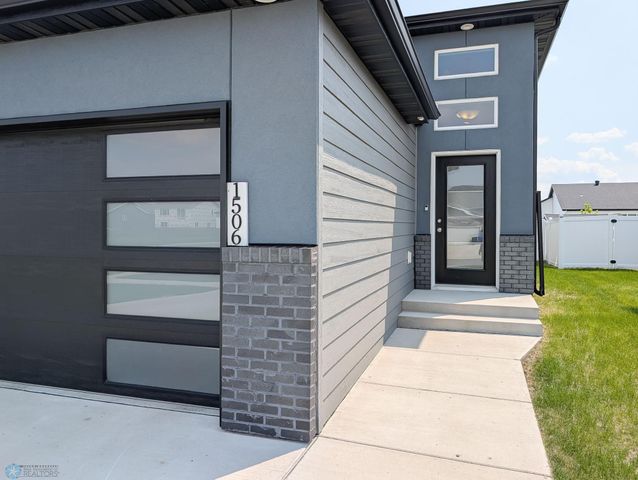 1506 67th Avenue S, Fargo, ND 58104