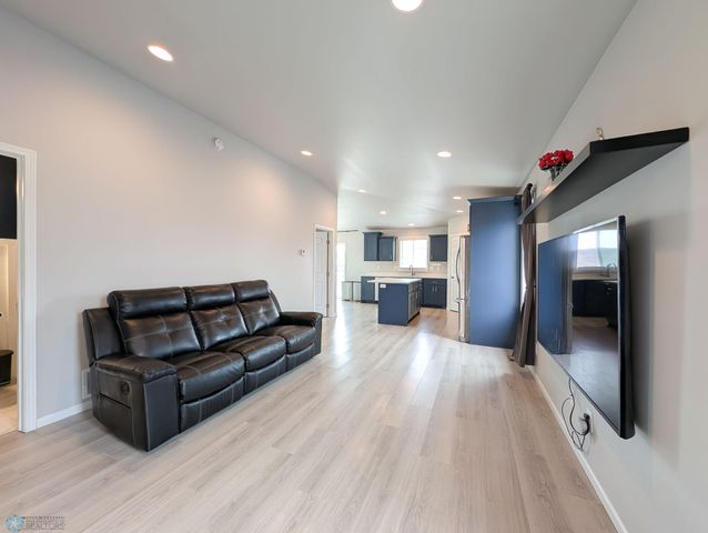 1506 67th Avenue S, Fargo, ND 58104