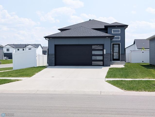 1506 67th Avenue S, Fargo, ND 58104