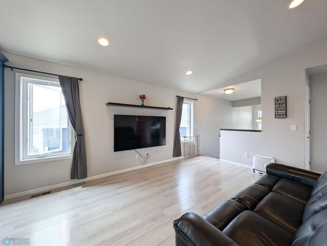 1506 67th Avenue S, Fargo, ND 58104