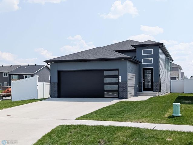 1506 67th Avenue S, Fargo, ND 58104