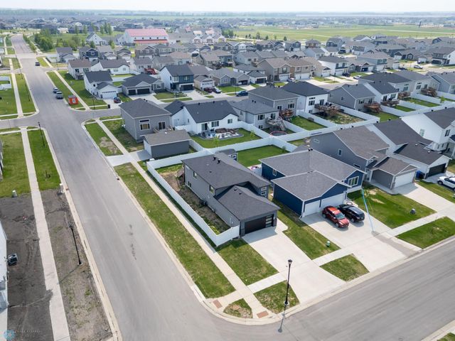 1506 67th Avenue S, Fargo, ND 58104